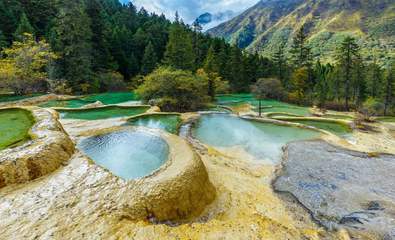 Jiuzhaigou + Dujiangyan + Four Girls Mountain + Sanxingdui Museum + Chengdu Research Base of Giant Panda Breeding 7-Day 6-Night Trip (21)