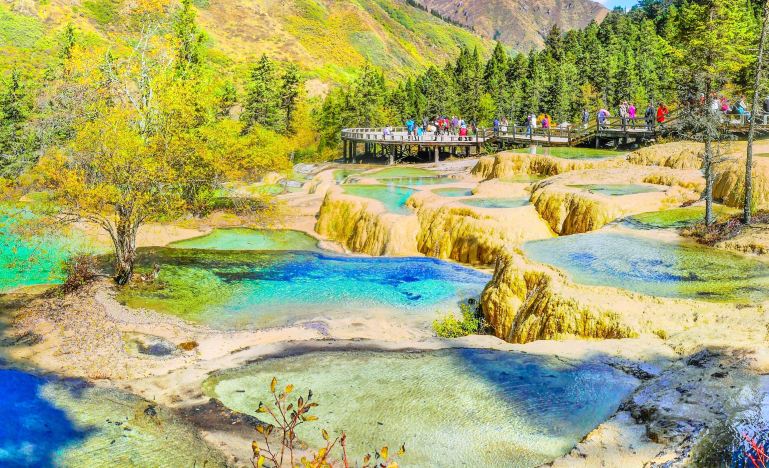 Jiuzhaigou + Dujiangyan + Four Girls Mountain + Sanxingdui Museum + Chengdu Research Base of Giant Panda Breeding 7-Day 6-Night Trip (8)